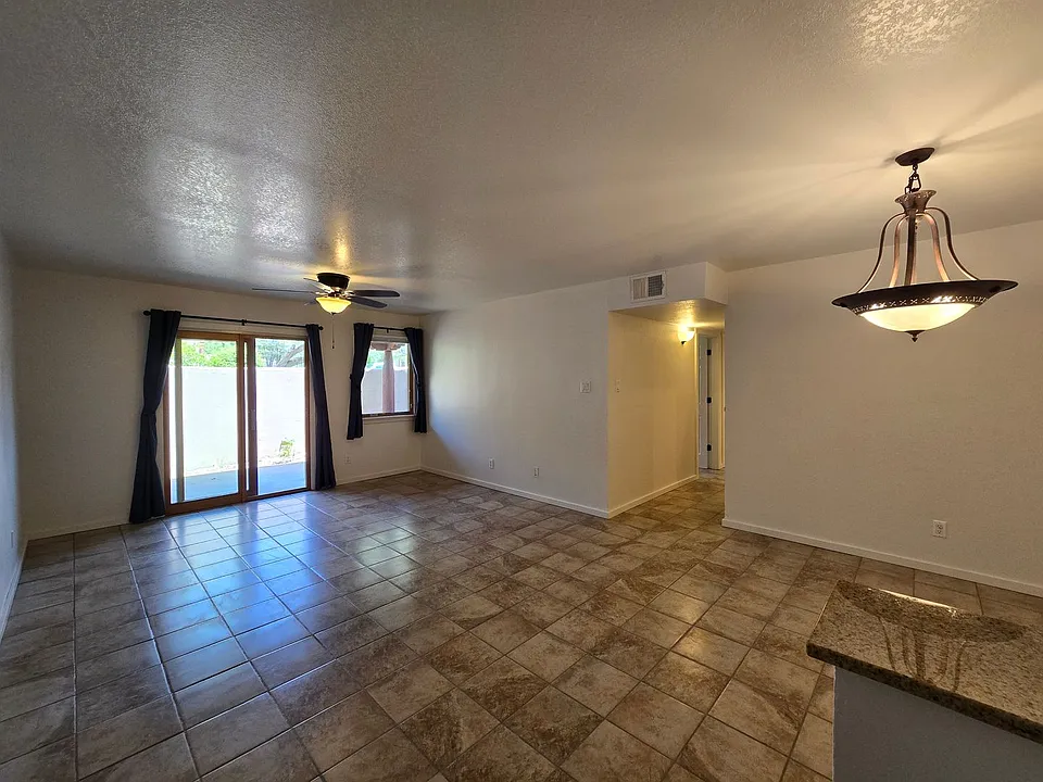 601 W San Mateo Rd #123