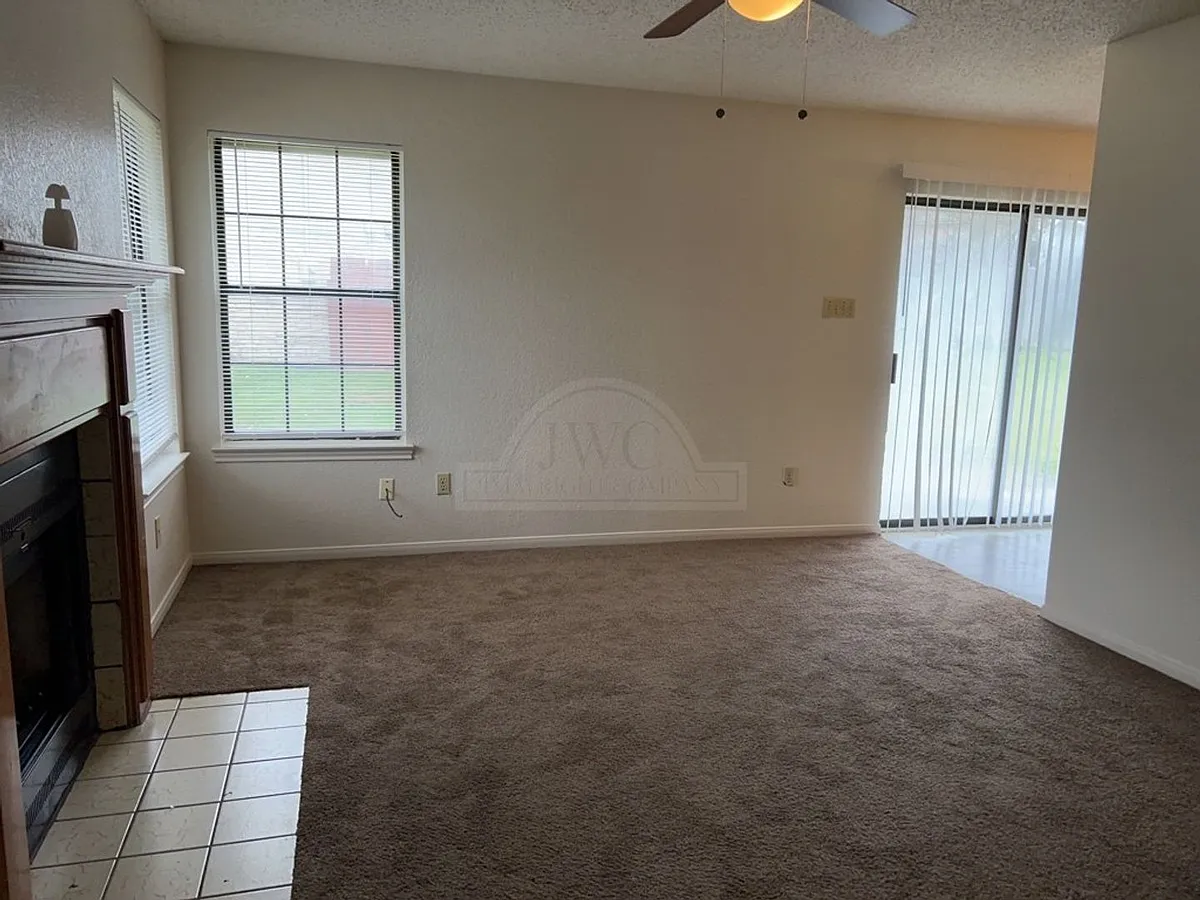 Building Photo - 3502 Plantation Cir
