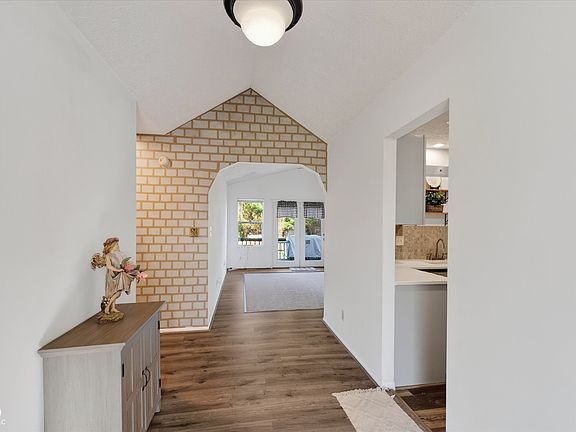 5th image of 1814 Sandalwood Dr