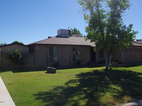 2nd image of 2221 W Wickieup Ln