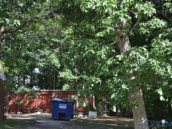 3rd image of 5531 Claridge Dr