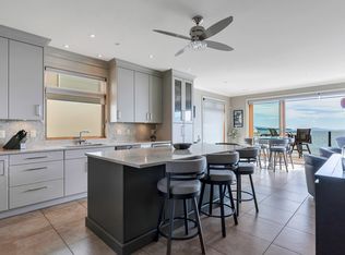 15364 Victoria Ave, White Rock, BC