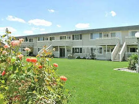 Knolls Apartments — Photo 4