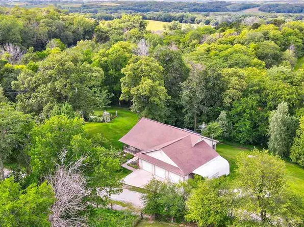 2808 West Ave, Parnell, IA 52325