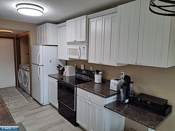 5th image of 766 Meadow Dr