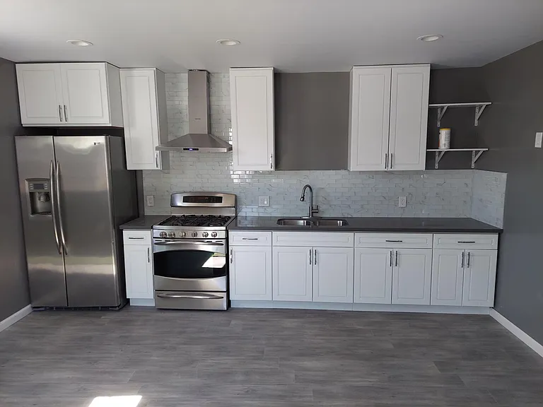 Kitchen stove & refrigerator included