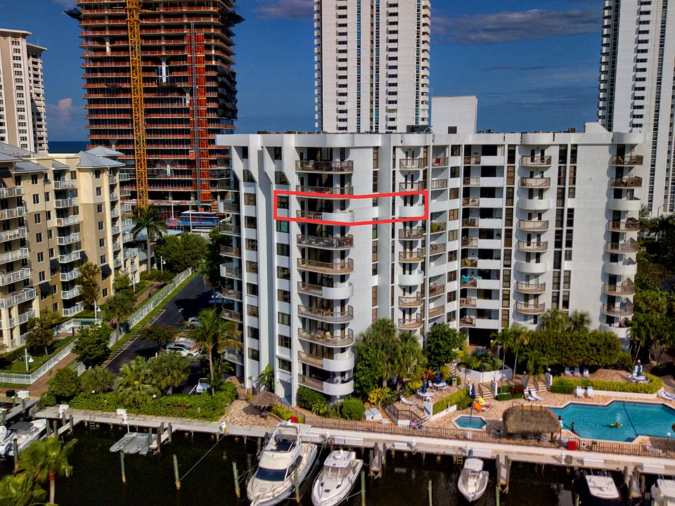 1359 S Ocean Blvd #808