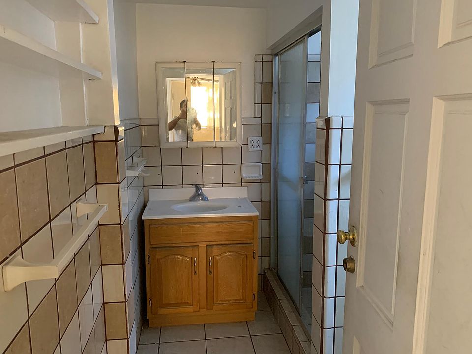 1st image of 1618 W 105th St #3
