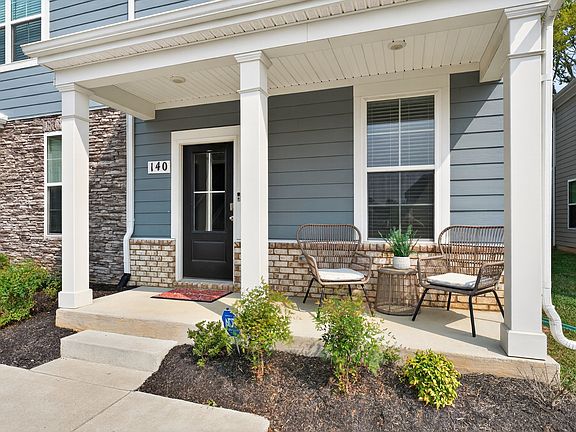 3rd image of 140 Grayson Cir