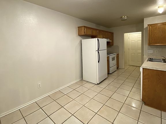 4th image of 4507 Wade Dr #A