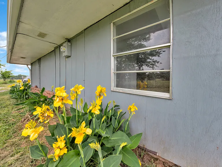 9209 FM 1570 N — Photo 50