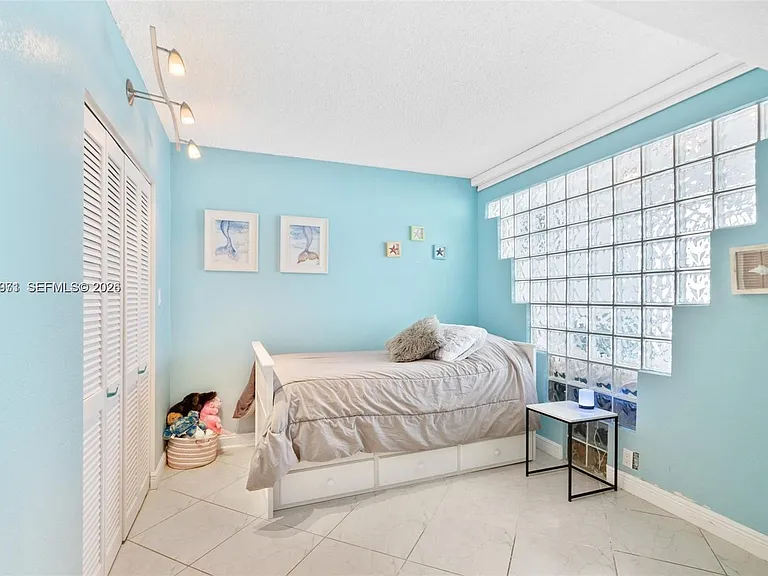 5401 Collins Ave #807 — Photo 24