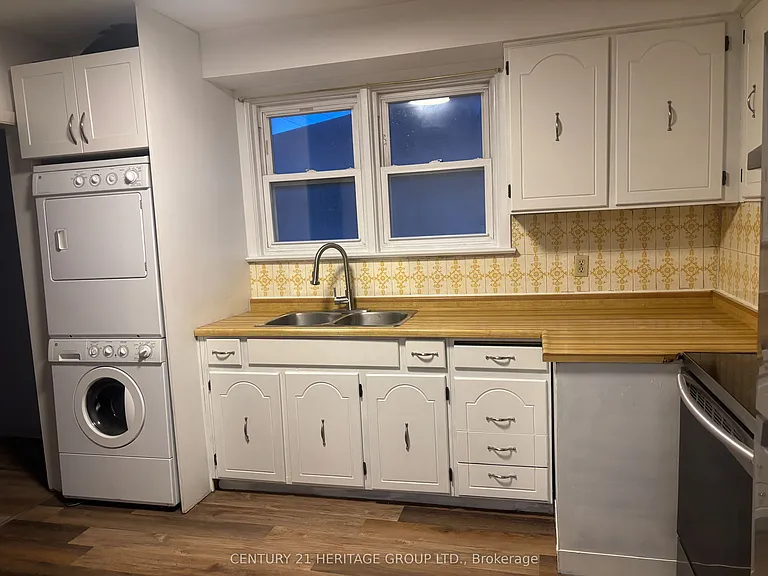 65 Cummer Ave — Photo 5