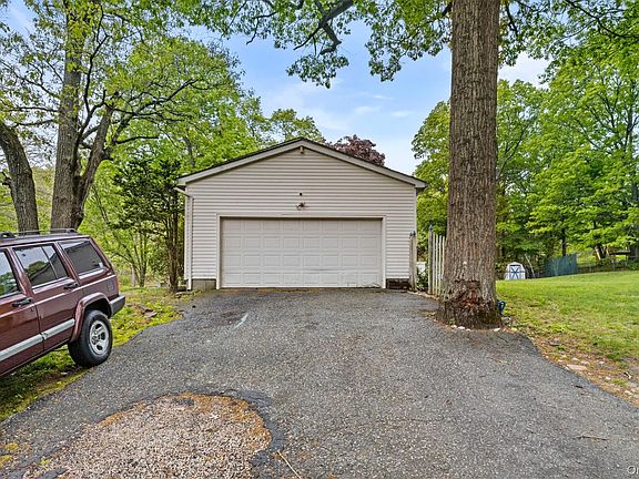 5th image of 62 W Bartlett Road