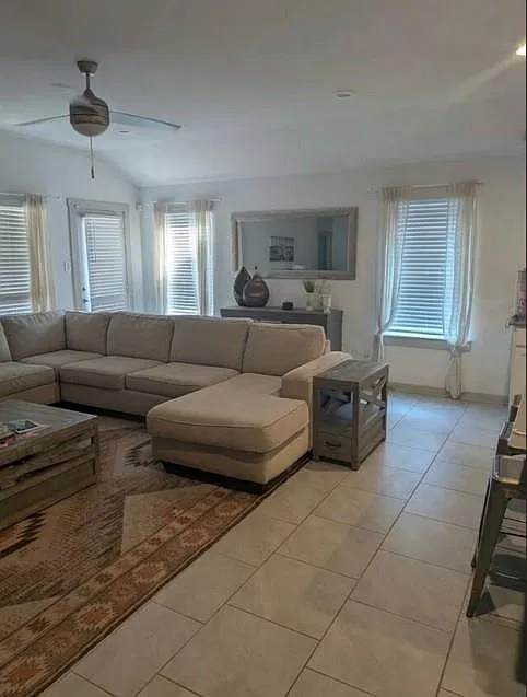 4 bed, 3.0 bath, 2115 sqft, $2,850 — Photo 3