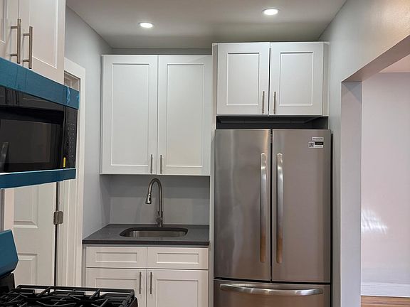 5th image of 949 E 213th St Floor 2