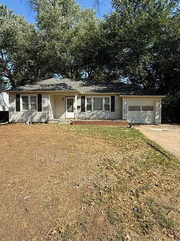 2 bed, 1.0 bath, 885 sqft, $1,250 — Photo 2