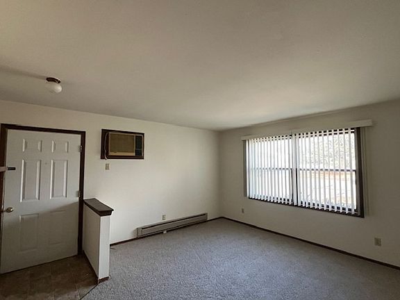 3rd image of 2320-2322 Holiday Dr