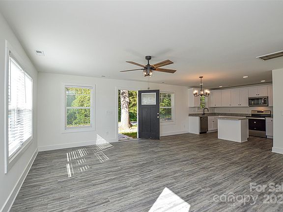 4th image of 1713 4th Ave