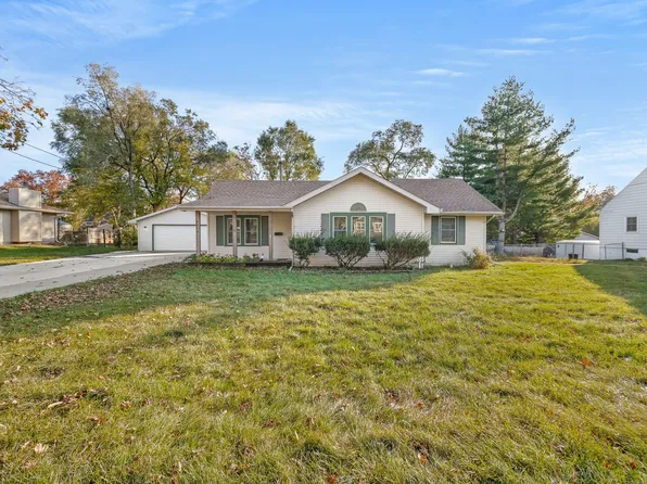 7014 Oliver Smith Dr, Urbandale, IA 50322