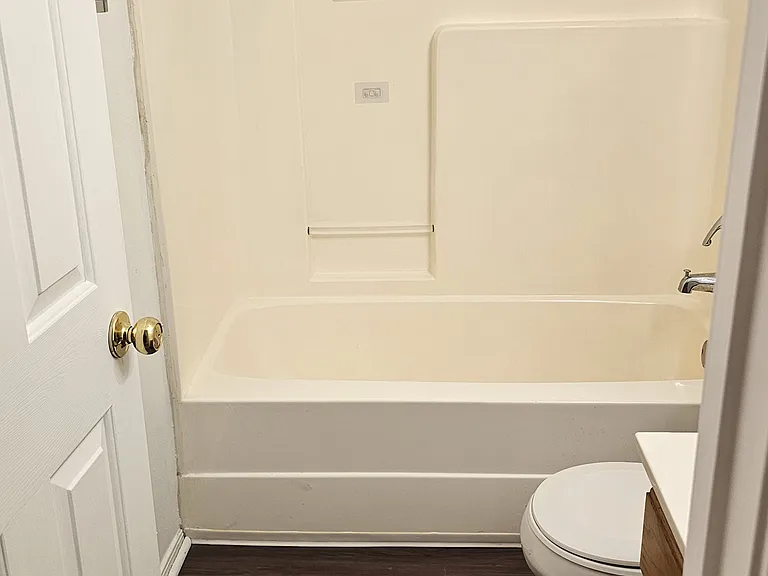 112 Winchester Point #C — Photo 8