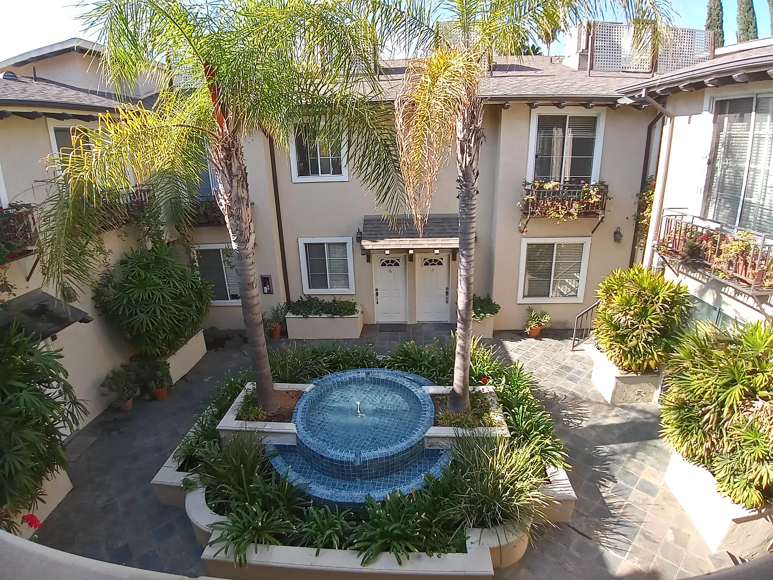 2 bed, 1200 sqft, $3,500 — Photo 3