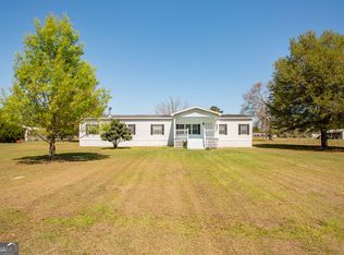 2734 Woodridge Rd, Waycross, GA 31503