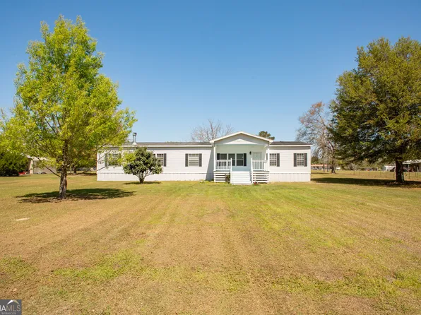 2734 Woodridge Rd, Waycross, GA 31503