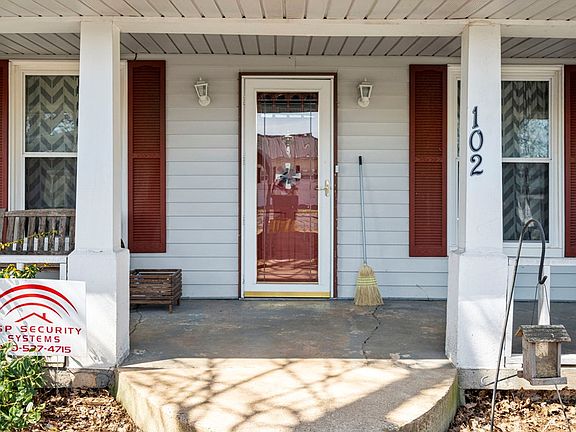 3rd image of 102 Hiseville Coral Hill St