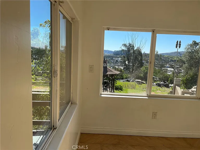1412 Pine Heights Way — Photo 16