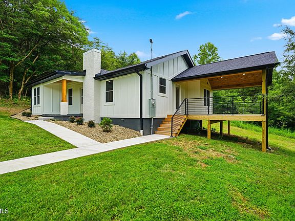4th image of 707 Cooks Valley Rd
