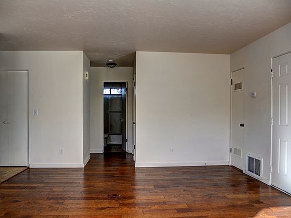 4th image of 149 S Washington St #A