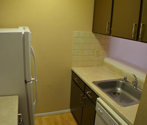 3rd image of 1601 Pennsylvania St NE Unit B12
