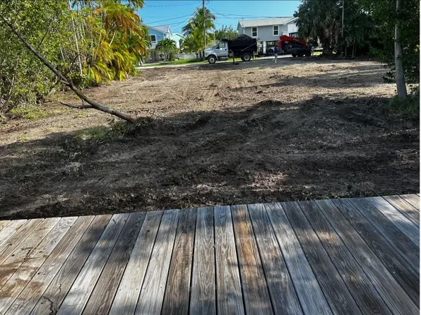 17229 Oleander Ln, Sugarloaf Key, FL 33042