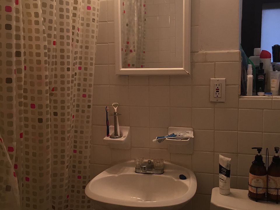 2nd image of 2339 Hudson Ter APT C1