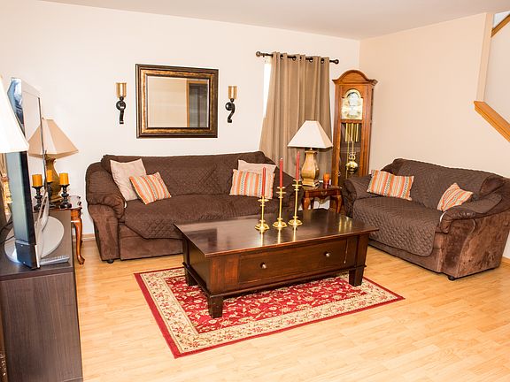 2nd image of 2401 N Quaker Hollow Ln