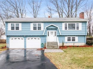 26 Magellan Dr, Milford, CT 06460
