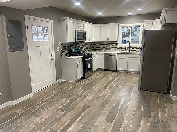 2nd image of 524 Arbor Dr