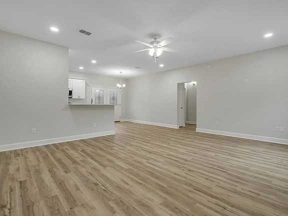 5th image of 610 6th St