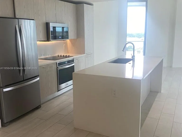 2000 Metropica Way — Photo 7