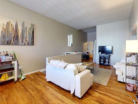 3rd image of 3535 N Southport Ave #1N