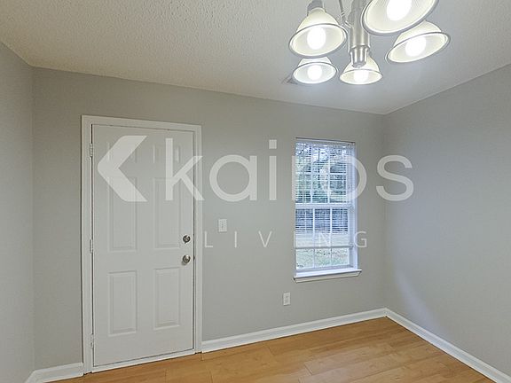 4th image of 1763 Park Ct