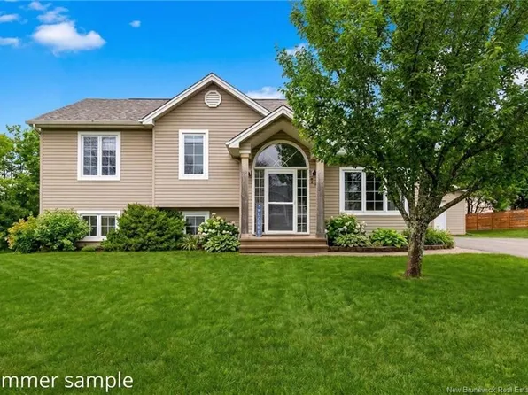 74 Anik, Dieppe, NB E1A 7T6