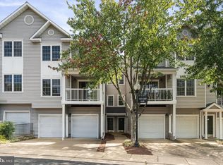 12815 Fair Briar Ln #12815, Fairfax, VA 22033