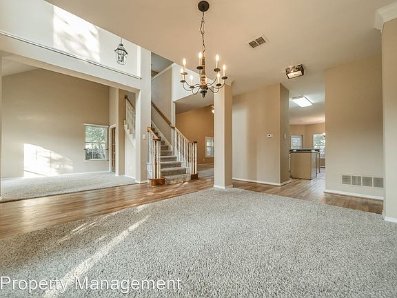 4th image of 1220 Bel Air Dr