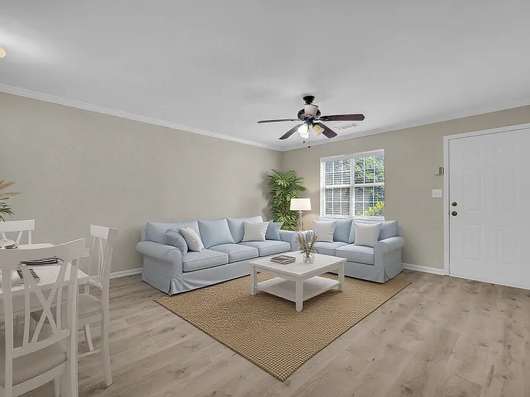 100 Woodstone Dr #7 — Photo 2