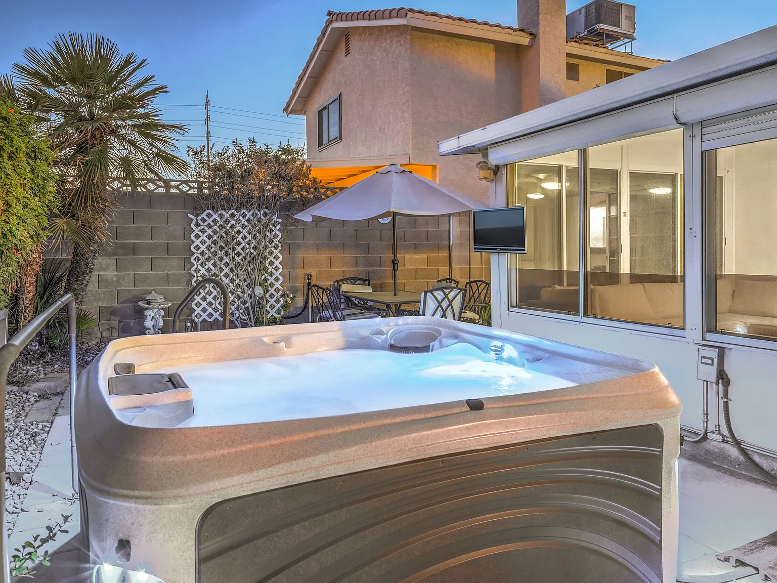 Fully Furnished 3-Bedroom Home with Pool, Spa & Sunroom — Photo 2