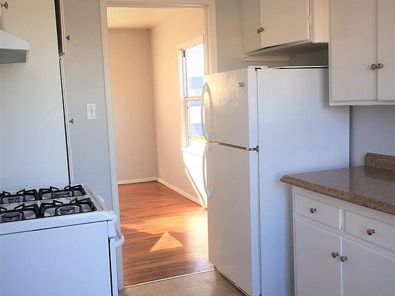 5th image of 1832 Locust Ave #1832