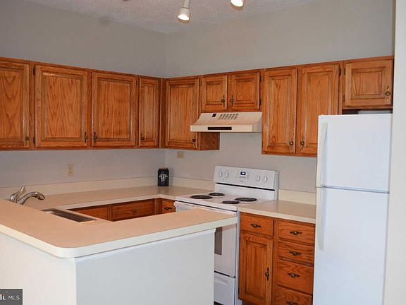 4th image of 263 S Pickett St #99