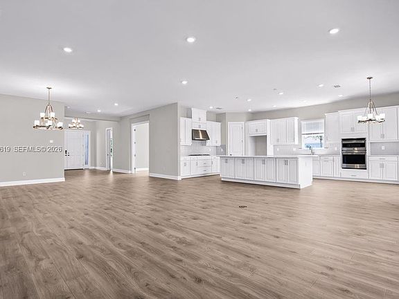 2nd image of 26909 Victoria Pl
